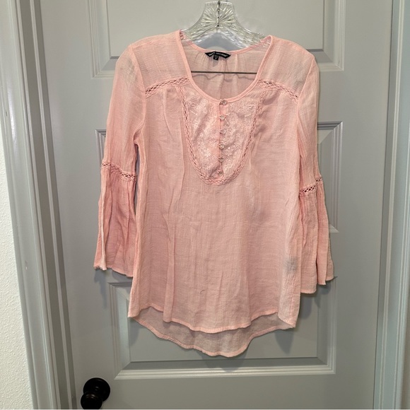 Unique Spectrum Light Pink Bell Sleeve Blouse size M - Picture 1 of 8